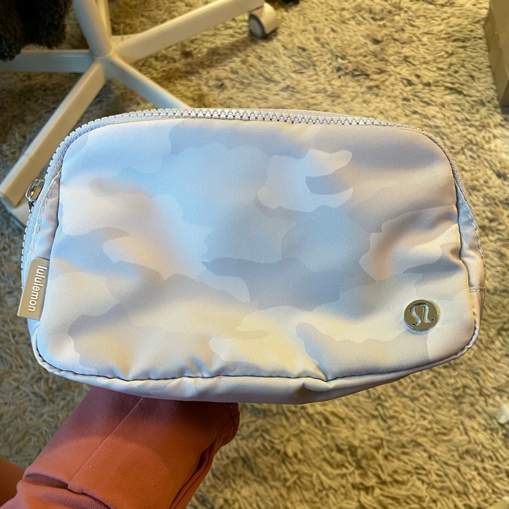 BRAND NEW lululemon Everywhere Belt Bag
